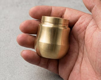 Miniatuurbus van massief messing, luchtdichte kruidenpot voor thee en koffie, ongelakte houder met patina