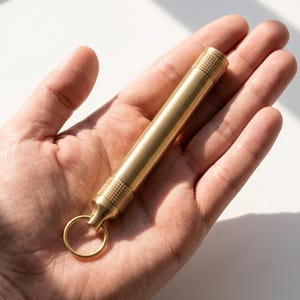 Nyckelringsbehållare i massiv mässing, vattentät pillerlåda, tandpetarefodral, hemligt förvaringsrör
