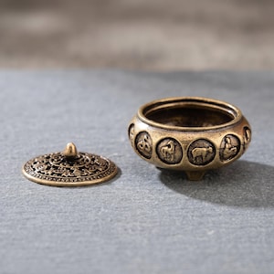 Mini mässing Zodiac rökelsekare: Zen meditationsaltare rökelsekar (2,5 cm diameter)