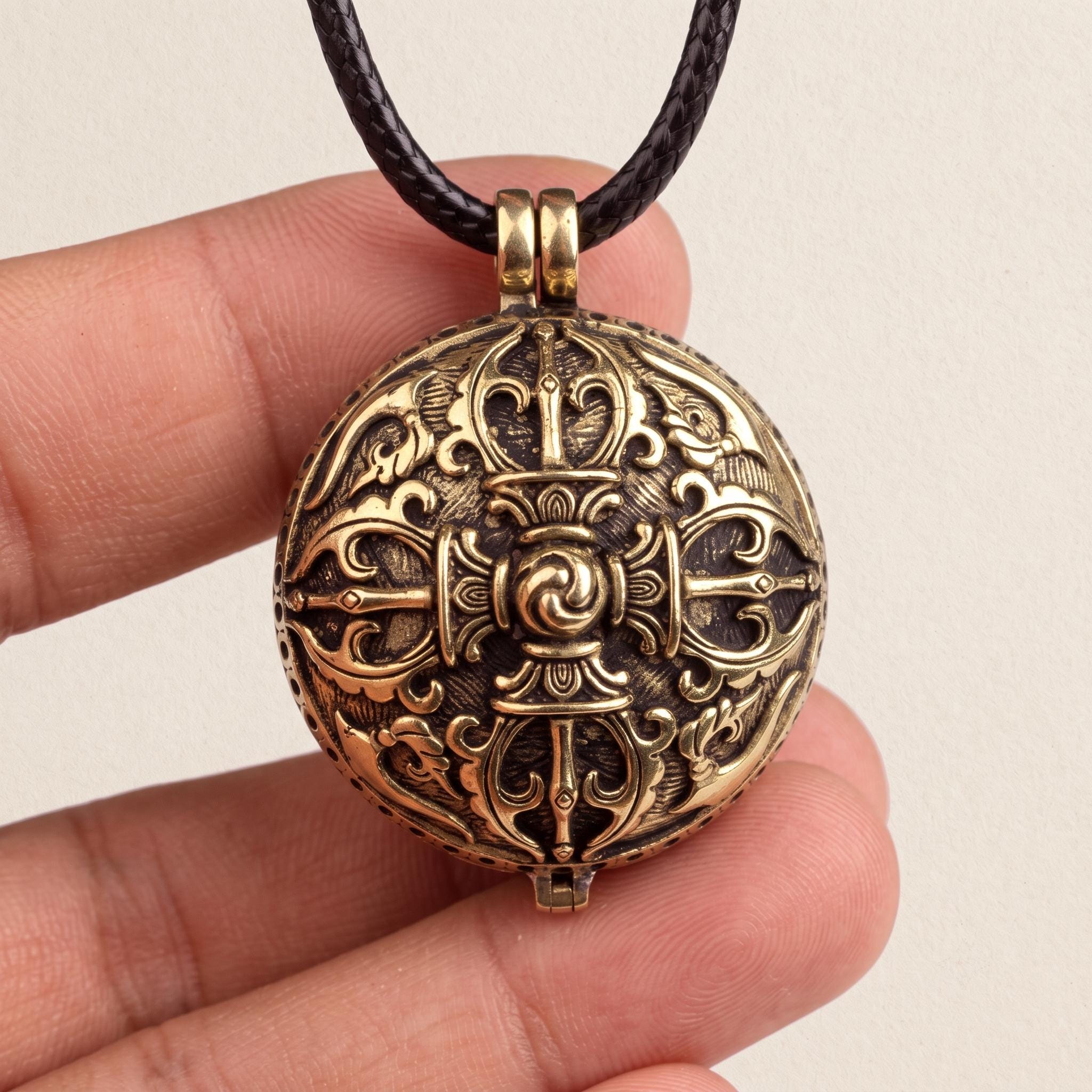 Tibetan gau - Etsy 日本