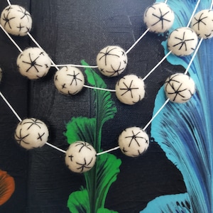 White Felt Ball Garland, Pom Pom Christmas Tree Garland, Fall Decor Farmhouse, Nursery Party Garland, Wool Ball Banner, Birthday Bunting