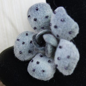Felt Flower Brooch, Felt Accessories, Gray Felt Flower Brooch, Boho Brooch, One Of A Kind Brooch, Wool Pin, Felt Jewelry, Vintage Flower Pin