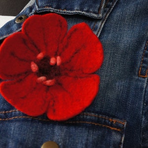 Felt Flower Brooch, Felt Poppy Flower Pin, Wool Flower Pin, Felt Red Poppy Pin, Valentine Gift, Shawl Pin, Scarf Pin, Wet Felted Poppy Pin