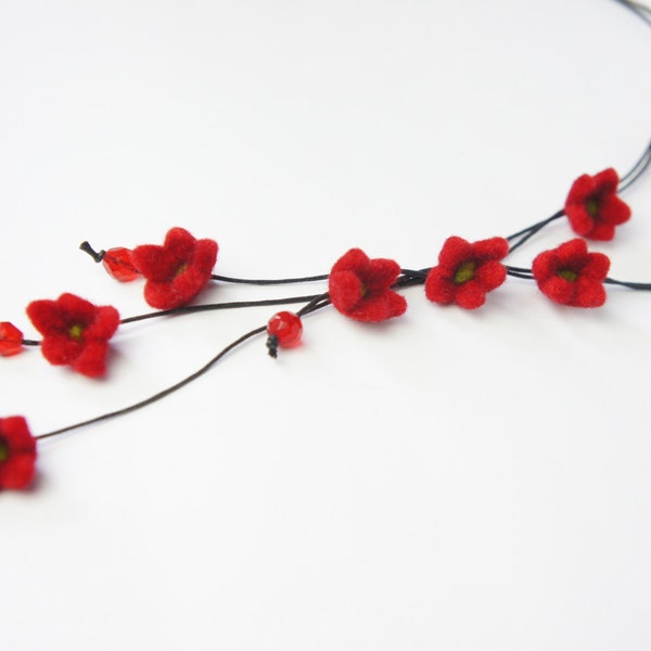 VENTE 25 % collier en feutre, collier en feutre fleur rouge, collier en cristal tchèque, collier bohème, bijoux en feutre, collier de fleurs en laine, cadeau de la Saint-Valentin