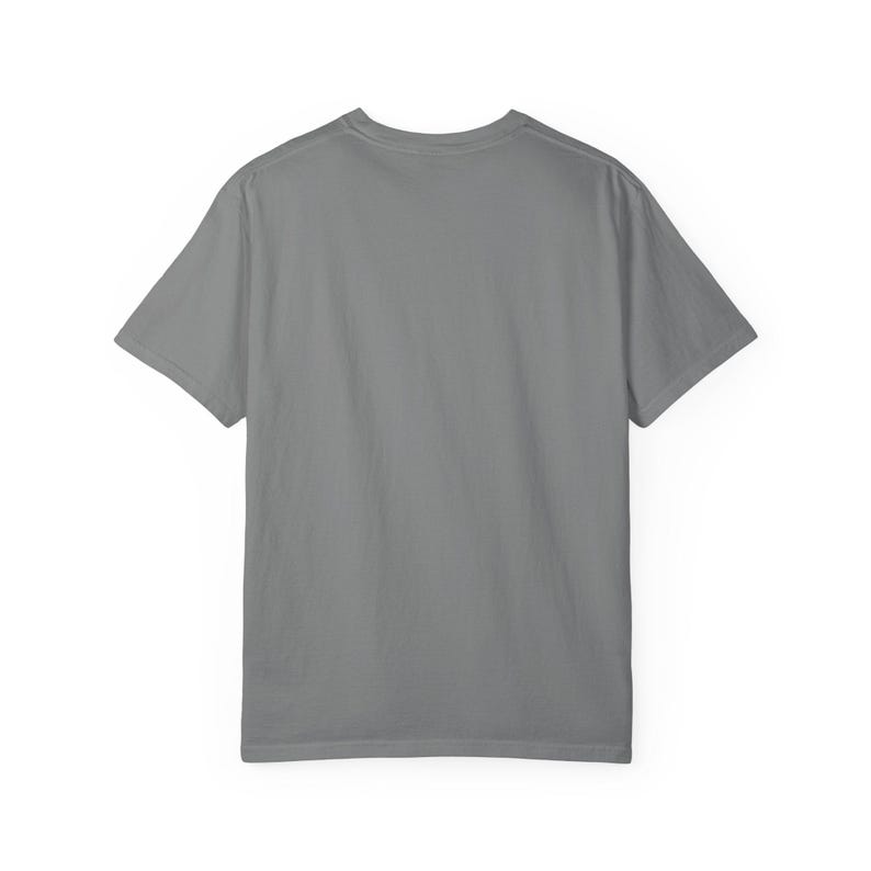 Wasser Stamm Krieger Tee | Sokka Bumerang Porträt | Papageien inspiriert T-Shirt Bild 2