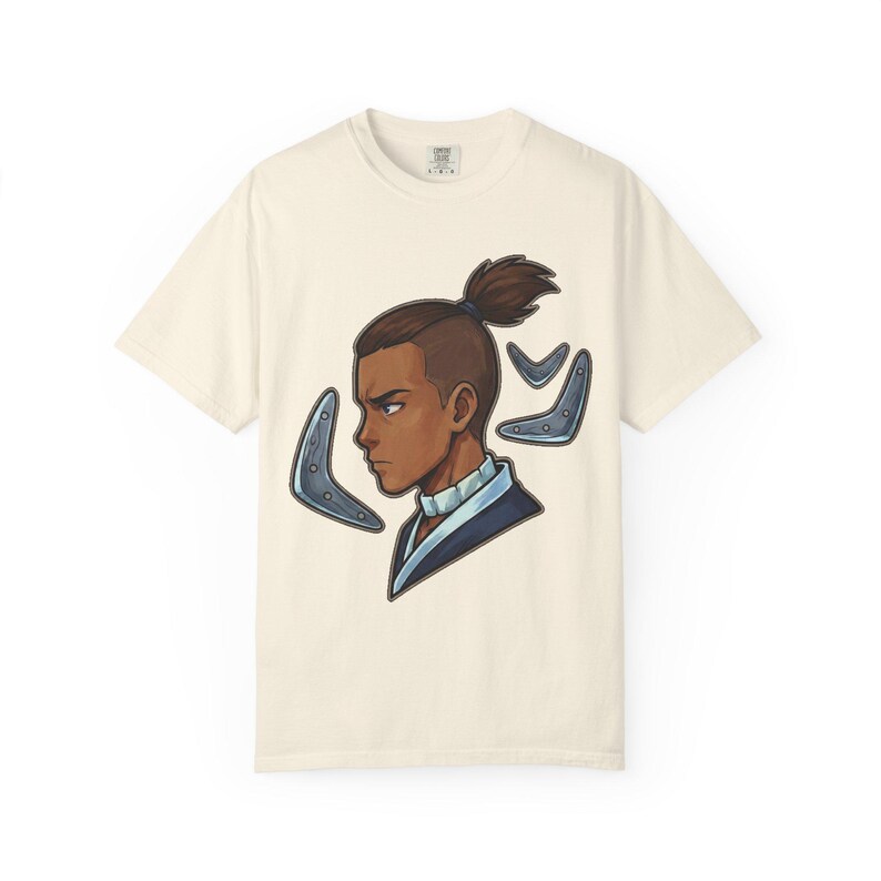 Wasser Stamm Krieger Tee | Sokka Bumerang Porträt | Papageien inspiriert T-Shirt Bild 9