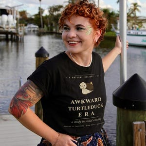 Turtleduck Era T-Shirt | Social Anxiety Tee | Avatar Fan Art Crop afbeelding 2