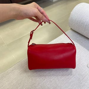Bolsa de ombro autêntica em couro genuíno macio – Bolsa transversal minimalista para usar embaixo do braço – Presente de aniversário para ela.