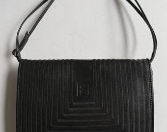 Bolso bandolera/de hombro vintage Fendi de piel negra, lujo discreto, Italia