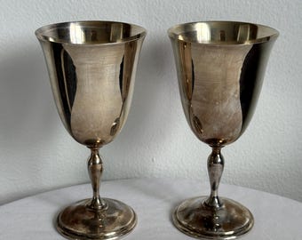 Conjunto de 2 taças de vinho vintage Reed & Barton em prata banhada a ouro, com 15 cm de diâmetro.