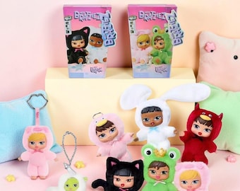 Bratz Bratziez Iconz Pluszowy brelok do kluczy w pudełku z niespodzianką Urocza lalka, zawieszka do torebki, kolekcjonerska zabawka, prezent potwierdzony lub tajemnicze pudełko