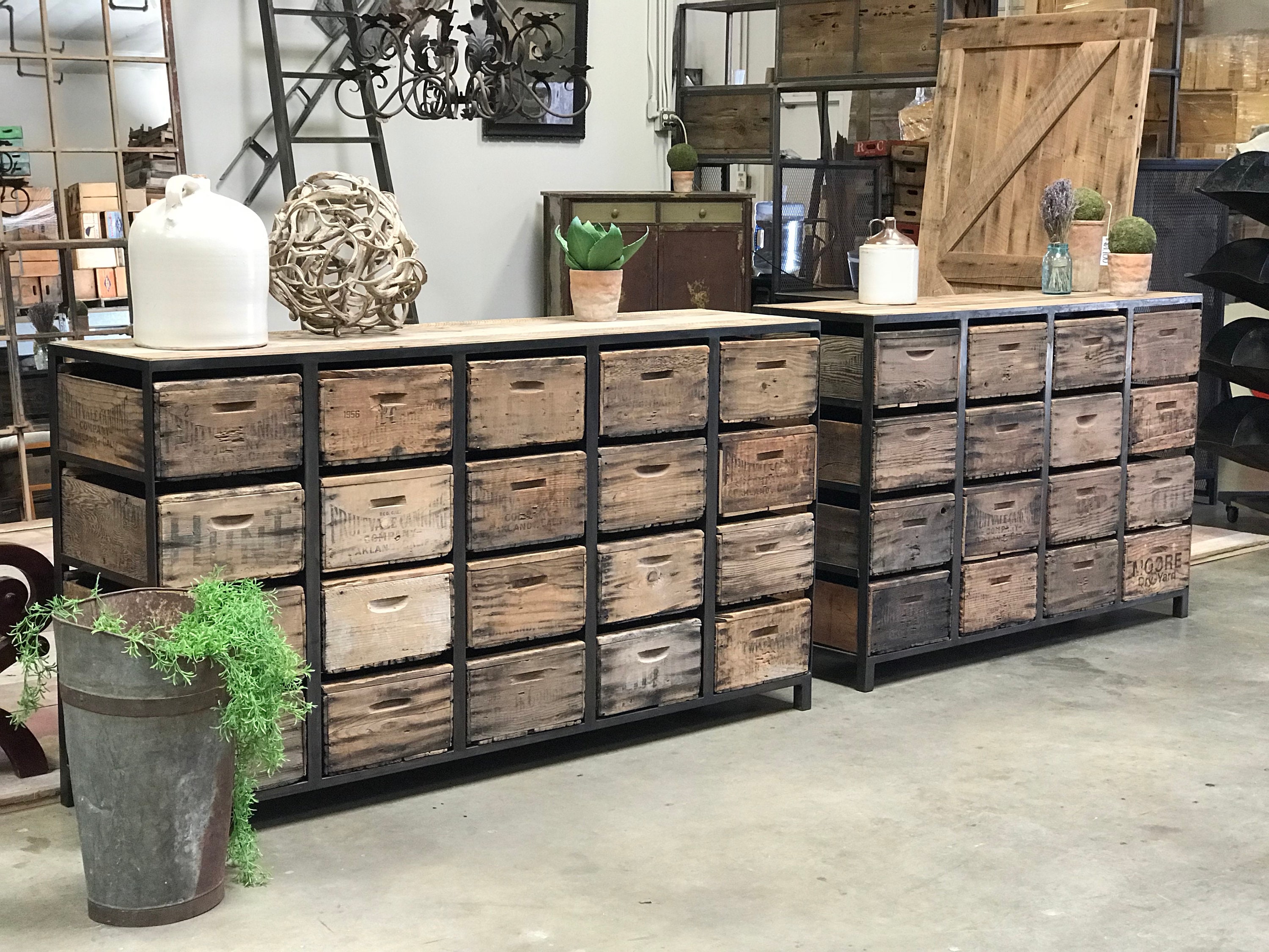ヴィンテージusメディカル ランドリーコンテナ Dresser Console | the Crescendo | Repurposed Vintage Crates as