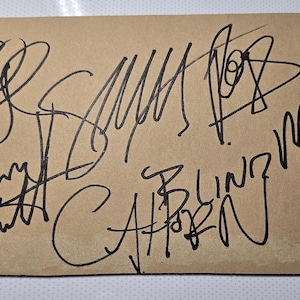 Figura de cartón firmada por BLIND MELON, realizada por la formación original de los 90, incluyendo al fallecido Shannon Hoon.