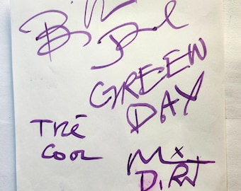 Green Day podpisało utwory Billy'ego Joe Armstronga, Mike'a Dirnta i Tre Coola.