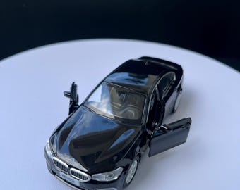 Modelo a escala 1:36 personalizado del BMW M550i de metal fundido a presión – Coche miniatura con matrícula personalizada