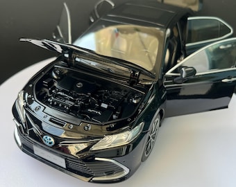 Custom 1:18 Toyota Camry 8th Diecast Model – Personalized License Plate Miniature Car