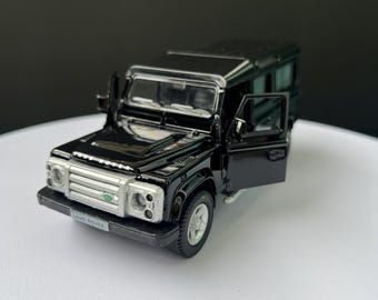 Customized 1:36 Diecast Land Rover Defender – Personalized Miniature Car