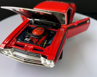 Custom 1:24 DODGE Challenger T/A Diecast Model – Personalized License Plate Miniature Car