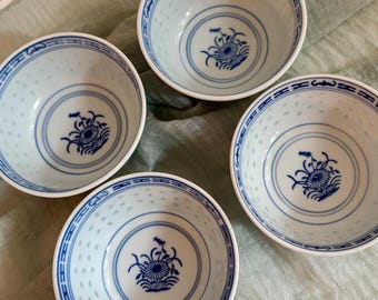Cuencos de porcelana china vintage con diseño de ojo de arroz / Juego de 4 / Diseño floral azul y blanco / 10 cm