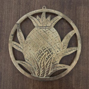 Hängande underlägg i mässing i vintagestil av ananas | MCM Decor | Väggdekoration