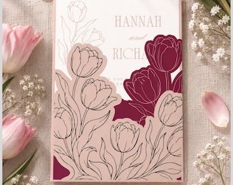 Puede incluir: Una tarjeta de invitación de boda rectangular con fondo blanco y un diseño floral de tulipanes en líneas de color rosa claro y burdeos intenso. El texto dice HANNAH and RICHARD, con texto más pequeño debajo de los nombres.