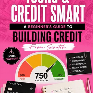 Könnte beinhalten: Ein digitales Buchcover mit dem Titel "Young & Credit Smart: A Beginner's Guide to Building Credit From Scratch". Das Cover zeigt eine Kreditwürdigkeitsanzeige, eine Kreditkarte und einen Notizblock mit finanziellen Zielen auf rosa Hintergrund.