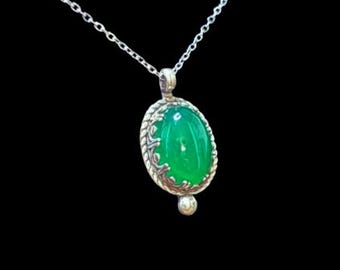 Groene onyxketting in handgemaakte zilveren zetting, unieke hanger, gemaakt in Texas