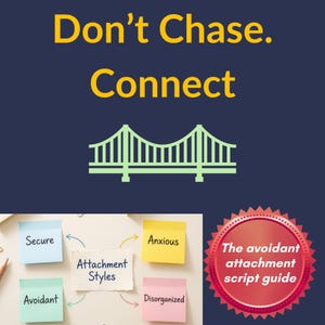 Op de afbeelding: Een donkerblauwe afbeelding met de gele tekst Don't Chase. Connect. boven een lichtgroen brugicoon. Daaronder toont een diagram vier gekleurde memoblaadjes met de labels Secure, Anxious, Avoidant, Disorganized en een rode ronde badge met de tekst The avoidant attachment script guide.