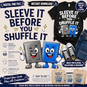 Pode incluir: Um design gráfico digital com o texto SLEEVE IT BEFORE YOU SHUFFLE IT e ilustrações de desenhos animados de personagens de protetores de cartas em cinza e azul. O design é exibido numa t-shirt preta, um saco de pano bege e uma caneca branca.