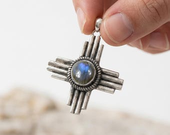 Pendentif soleil Zia en labradorite fait main en argent sterling, pierre précieuse flash bleue du sud-ouest