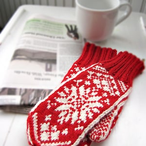 Mittens in Traditional Scandinavian Snowflake Design KRISTINA image 3