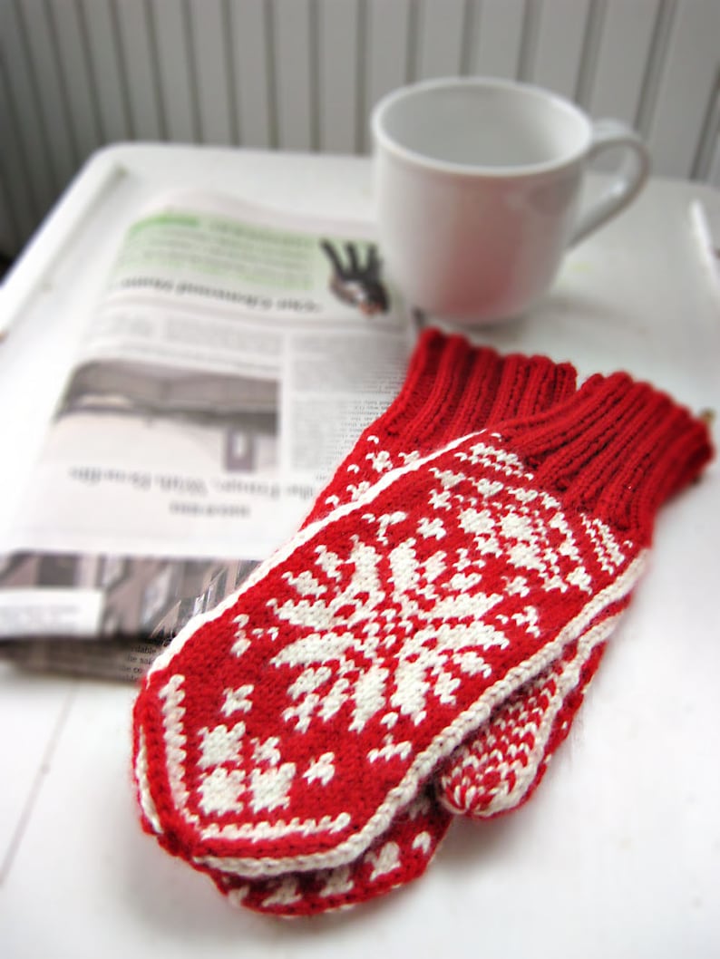 Mittens in Traditional Scandinavian Snowflake Design KRISTINA image 3