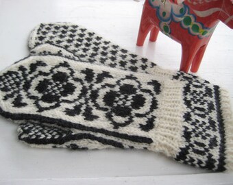 Mittens in a Traditional Scandinavian Design  AILA