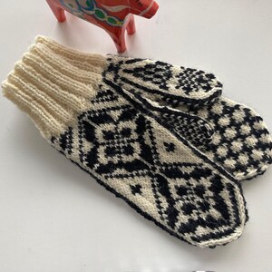 Womans Scandinavian Mittens.   ASTRI