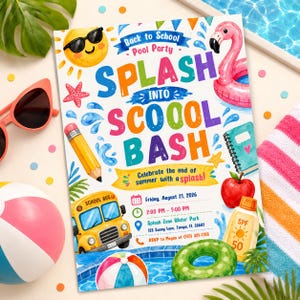 Peut inclure: Une carte d'invitation rectangulaire pour une fête de piscine de rentrée scolaire avec des illustrations colorées d'un soleil à lunettes, une bouée flamant rose, un bus scolaire jaune, un crayon, une pomme et une bouée verte avec du texte.