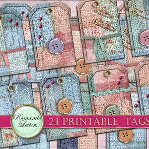 Puede incluir: Veinticuatro etiquetas imprimibles con un diseño de patchwork con texturas de tela azul, rosa y marrón. Las etiquetas tienen un aspecto desgastado con costuras, botones y alfileres. El texto "Romantic Letters" y "24 Printable Tags" es visible en la imagen.