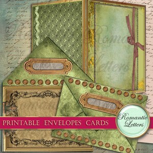 K&ouml;nnte beinhalten: Druckbare Umschl&auml;ge und Karten im Vintage-Stil. Die Umschl&auml;ge sind gr&uuml;n mit goldenen Akzenten und haben ein Etikett auf der Vorderseite. Die Karten sind braun mit goldenen Rand und einem floralen Design. Der Text "Romantic Letters" befindet sich auf einem Kreis mit goldenen Rand.