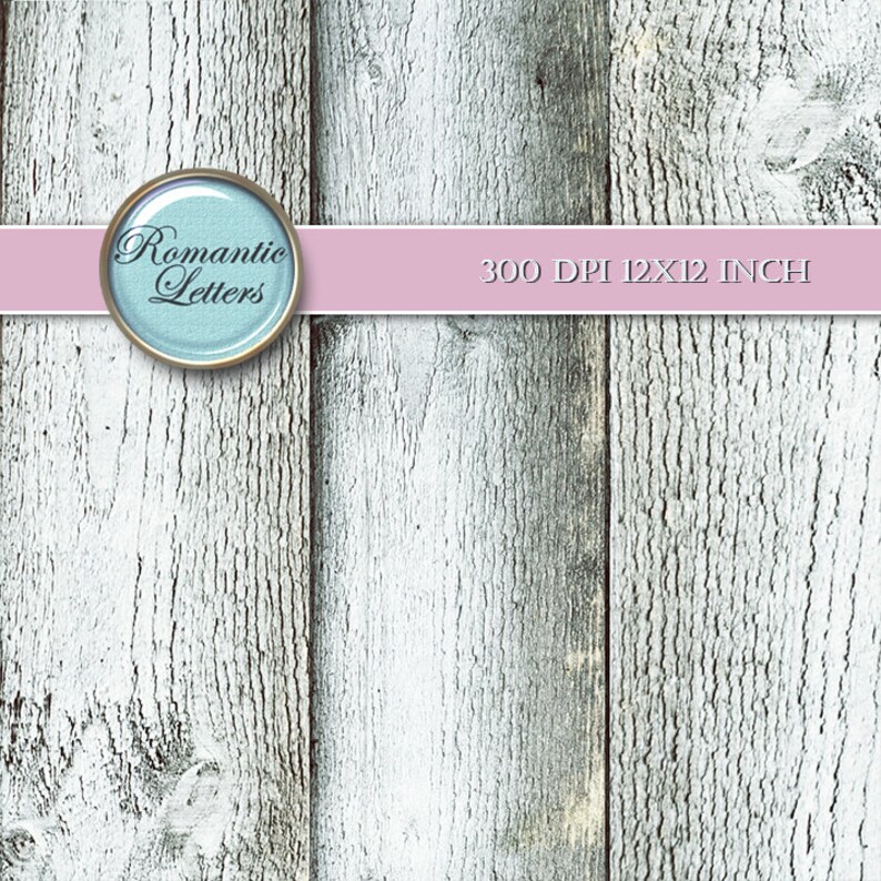 Pode incluir: Fundo de madeira branqueada com um c&iacute;rculo azul claro e dourado com o texto "Romantic Letters" em uma fonte de estilo vintage. O fundo &eacute; de 300 DPI e 12x12 polegadas.