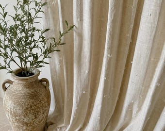 Gordijnen van een neutrale linnenmix, getextureerde ivoorgordijnen, rustieke boerderijraampanelen, boho natuurlijk geweven gordijnen, minimalistisch beige gordijn,
