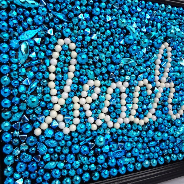 Originele collage strand kunst ingelijst Mardi Gras kraal mozaïek, turkoois, aqua, wit, fun, grillige