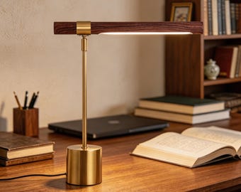 Lámpara de escritorio LED de madera y latón, luz de lectura minimalista moderna para oficina.