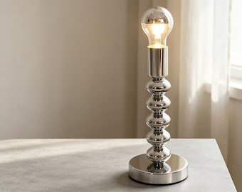 Lámpara de mesa moderna con cuentas de plata pulida, lámpara de mesilla de noche minimalista de metal, iluminación decorativa retrofuturista.