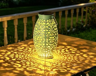 Farol solar verde con recortes florales, luz de proyección colgante para exteriores, decoración de jardín impermeable