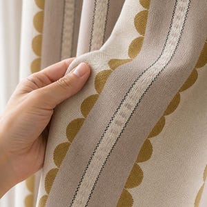 Senapsröd pilgrimsmusslingsrandig gardinpanel, texturerade vävda draperier, beige bohemiska lantlig gardiner, anpassad fönsterbehandling för vardagsrumsinredning