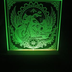 LED Spiegel Lampe Motorrad mit Flügeln, Geschenk für Biker, Motorrad Deko mit Holzsockel