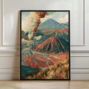 Puede incluir: Una impresión de arte mural vertical enmarcada que representa un paisaje volcánico con un cráter humeante, tonos tierra rojos y naranjas, y montañas azules distantes. El primer plano presenta pinceladas texturizadas de hierba seca.