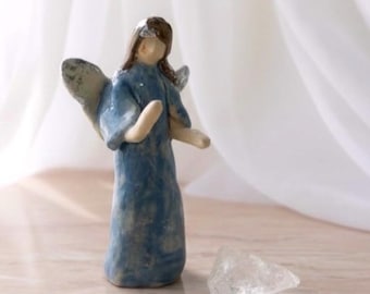 Habitante de los sueños — Figura de cerámica con alas plateadas / MARo