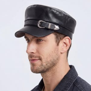 Vintageinspirerad hatt i konstläder | Avslappnad gatukeps med spänne