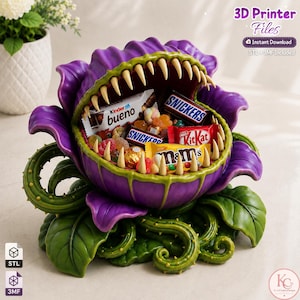以下が含まれることがあります： 3Dプリントされた紫と緑の食虫植物型のボウル。キンダーブエノ、スニッカーズ、キットカット、M&Msなどのチョコレート菓子が入っています。ボウルの縁には鋭い色の歯があり、土台には質感のある緑の蔓がデザインされています。