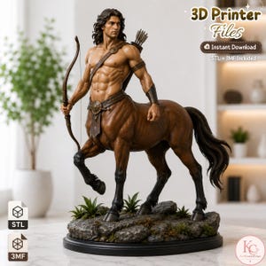 Könnte beinhalten: Eine Zentaur-Figur mit muskulösem menschlichem Oberkörper, langem dunklem Haar und braunem Pferdekörper. Die Figur hält einen Bogen, trägt einen Köcher auf dem Rücken und steht auf einem felsigen Sockel. Text: 3D Printer Files, Instant Download, STL + 3MF.